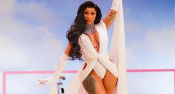 賺到錢就整形!Cardi B曾被霸凌 吐心聲:「太扁平」會被笑!