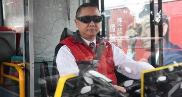 邰哥「公車司機」開上路!網論戰「最困難一日系列」:真的有危險