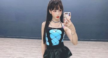 邪惡視角!咪妃「上衣掀開」渾圓胸型彈出 網驚:是大咪!