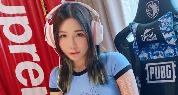 泥泥學姐「挺F級巨球」揪正妹輪流靠岸!突見上空失守畫面:眼神超色!