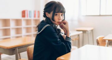 解扣脫了!本本「內內單穿」挺渾圓半球 網嗨:史上最大尺度