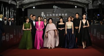 金馬57/孤味團辣炸紅毯!徐若瑄、謝盈萱「雙V開到腰」 網:美爆!