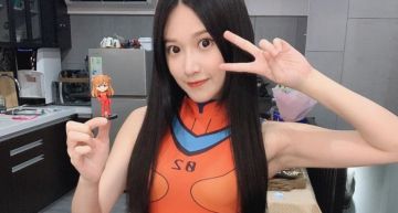 雙峰對決!艾瑞絲尬F級網紅「車頭燈狂震」 網驚:視覺衝擊!