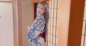 開箱聖誕戰服!米砂「鏡頭前脫內內」險走光:有點羞恥