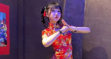 現場脫絲襪!旗袍正妹「腳一抬春光外洩」 後製零打碼全被看光