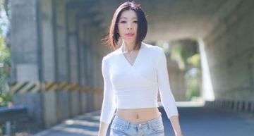 地方媽媽「兇猛透視裝」做菜!轉身蜜桃看光光 網:色香味俱全