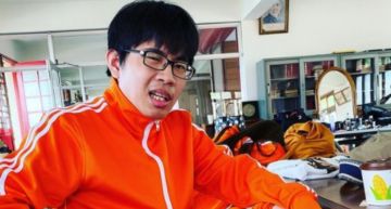 反骨最大包?白癡公主見「培根真實size」嚇到噴水:可以摸嗎?