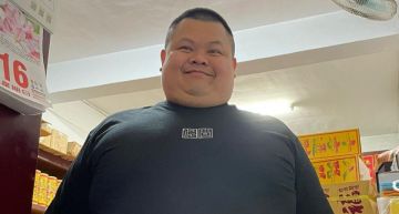 雙下巴消失!蛇丸曬「6年前舊照」激瘦模樣曝 網:好像蔡阿嘎