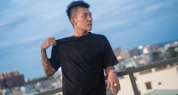 羽球英姿曝!鳳梨曬照賀男雙 秒被抓包「詭異之處」:手怎麼了?