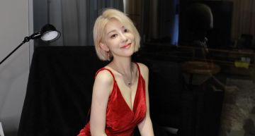 下面直接不穿!美麗妄娜「人體試衣間」衣服全脫光 網:根本極品
