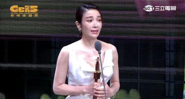 金鐘55/蔡淑臻奪下女配角獎!深V哽咽謝家人:還有給我機會的每個人!