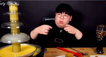 吃播突遇放送事故!韓網紅「重新挑戰」破百萬 網:無法超越經典