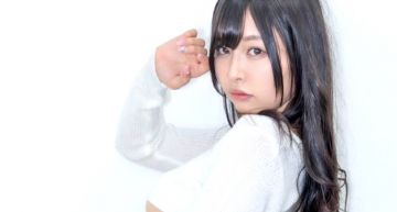 直播中走光爆紅!23歲日萌妹「親簽推寫真」衝排行榜冠軍