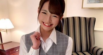 15部作品連發!東條夏曝「露肩帶媽媽就不高興」:到現在還不知