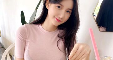 「暗黑版潤娥」對鏡自拍 下秒「突掀衣服到鎖骨」曝驚人對比
