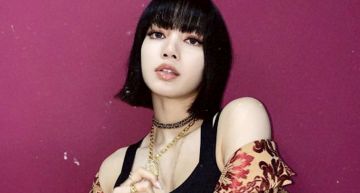 鈕釦繃到最緊!Lisa「兇過頭」單穿外套包不住 深V險爆開