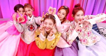 假髮黏在頭頂!ITZY「造型再出包」網怒:真的有夠醜