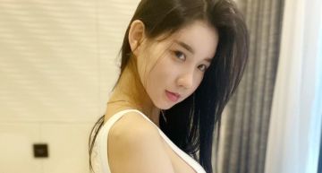 穿小可愛洗車!「暗黑版潤娥」彎腰春光全外洩 網羞:太兇