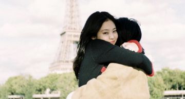 家庭背景超強大!Jennie「媽媽正面照曝」:我最好的朋友