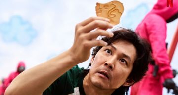 《魷魚遊戲》登微博熱搜!中國禁Netflix「周邊狂出」爆盜版
