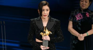 金馬58/第一次入圍就得獎!賈靜雯出道31年「奪最佳女主」:沒忘初衷