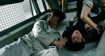 《逆局》周渝民獄車遭高速衝撞翻覆!「吊掛懸空拍攝」腦充血狂爆冷汗