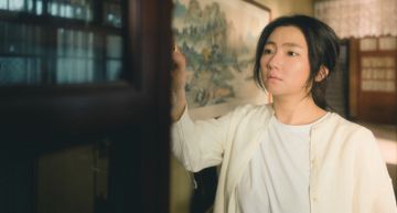 Selina主演恐怖片《頭七》鬼月開拍!走進老宅「毛毛的」:裡面住了一個阿嬤