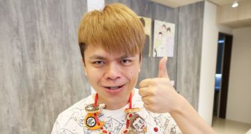 蔡阿嘎新造型「激似畢書盡」?自嘲「支持本人提吿」網笑翻:好怕
