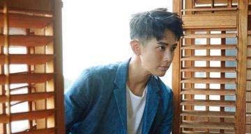 柯震東「全黑睡播」湧2萬人陪睡!黃宏軒爆「一直嬌喘」:一叫就多2千人