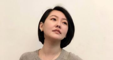 小S「突曬床照」秀新歡:介入我的婚姻了!網一看笑虧「高度能滿足你嗎」?