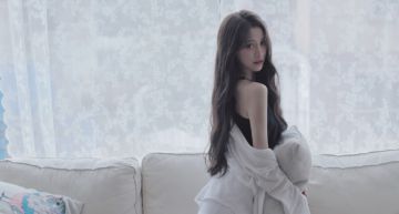 百萬網紅直播走光!換衣服「玻璃反射全被拍」 頻道慘被Ban