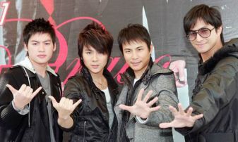 神曲〈我難過〉不能亡!回顧 7 年級經典歌單,網友:56 是信仰!聽得是回憶啊!