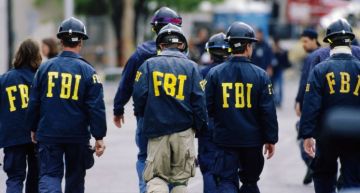 擦槍玩出火!鄉民遭「FBI 探員攔截拉出教室」當場嚇尿,崩潰呼:此生最難忘!