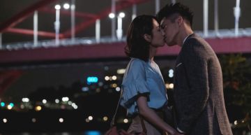 一親就下暴雨!柯佳嬿吻戲「比嘴臭」先吃臭豆腐 吳岳擎認想到坤達「有罪惡感」