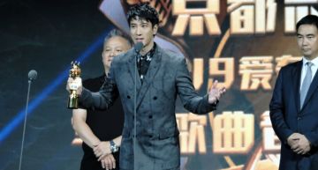 王力宏華歌榜「霸氣摘三獎」! 驚喜飆唱抖音神曲「大跳抖音舞」:我覺得太好玩了!