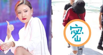 「沒穿內衣」現身機場!華莎「2點凸出見客」 解開拉鍊「露內褲」再掀爭議!