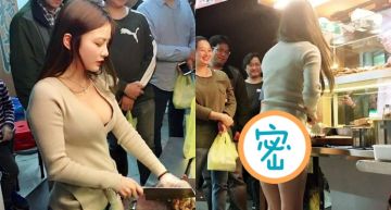 路邊最美風景!「超兇老闆娘」深V酥胸溢出 往下看「1/2 屁股蛋」遮不住!