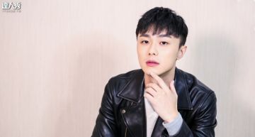 專訪/小鮮肉「施柏宇」進演藝圈靠「她」推一把!曝情史浪漫買玫瑰哄女友:喜歡看她笑的樣子