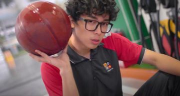 反骨男孩酷炫擔任一日菜鳥員工,竟大秀饒舌功底!?