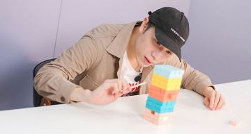 獨家/爆氣比中指!「見習網美小吳」談星座運勢:干我屁事!我不是唐綺陽