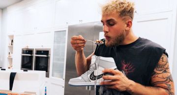 把Dior X Air Jordan 1拿來裝牛奶!「網紅吃麥片」影片曝光:網看歪