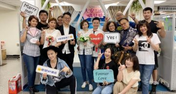 王瞳、艾成閃婚!他霸氣示愛「我有為瞳瞳捨命的心」:9年前被鬼附身她不離棄!