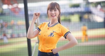 中信啦啦隊女神「長輩猛爆青筋」!PTT網友見逆天長腿狂推:鈑金極品大隻馬!