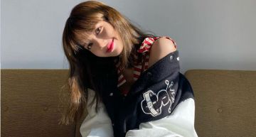 色差太大!BLACKPINK泰籍成員Lisa「露一圈黑肚」 網譏:粉沒打好?