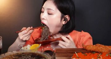 假吃風波燒不停!正妹吃播再被抓包「偷塞廣告」 全停更道歉