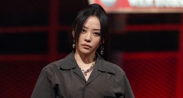張靚穎忘詞哭了!緋聞男友力挺「她每天很晚睡」 反爆同居疑雲