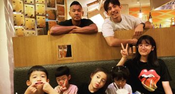 飛飛「緊牽咘咘」黑人直呼OMG!因太幼稚錯失良機 「超展開結尾」笑翻網友