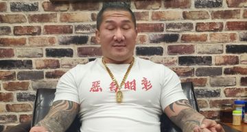 凌晨挨3槍!館長直播交代後事 廣告小妹酸「陰謀論」:中槍還直播是敬業表現!