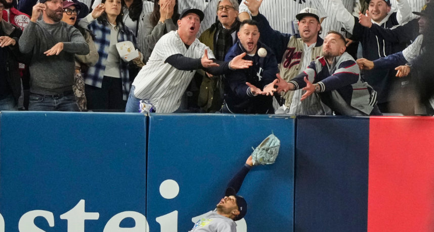MLB／洋基球場再度發生球迷伸手進場接球爭議！光芒 4：3 戰勝洋基晉級美聯冠軍賽