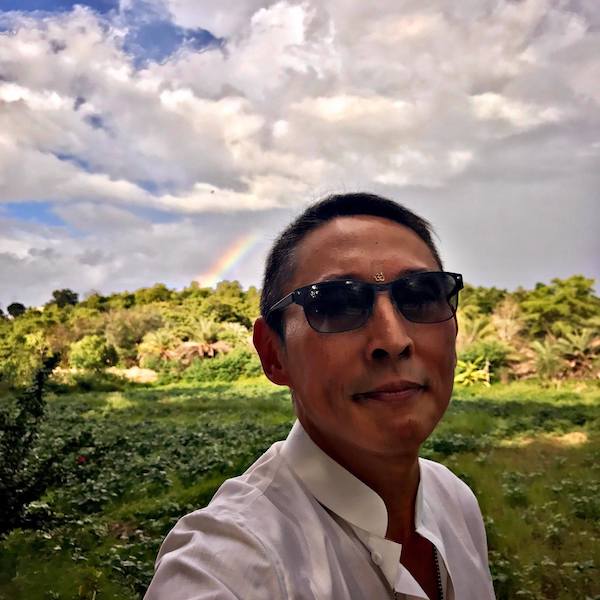 鈕承澤結束長達1151天的服刑!今面帶笑容雙手合十走出花蓮監獄